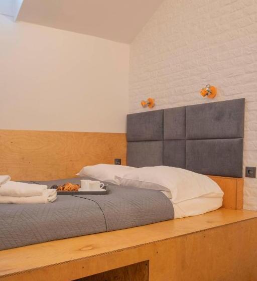 Quarto Estandar Banheiro Compartilhado, New World St Hostel And Private Room