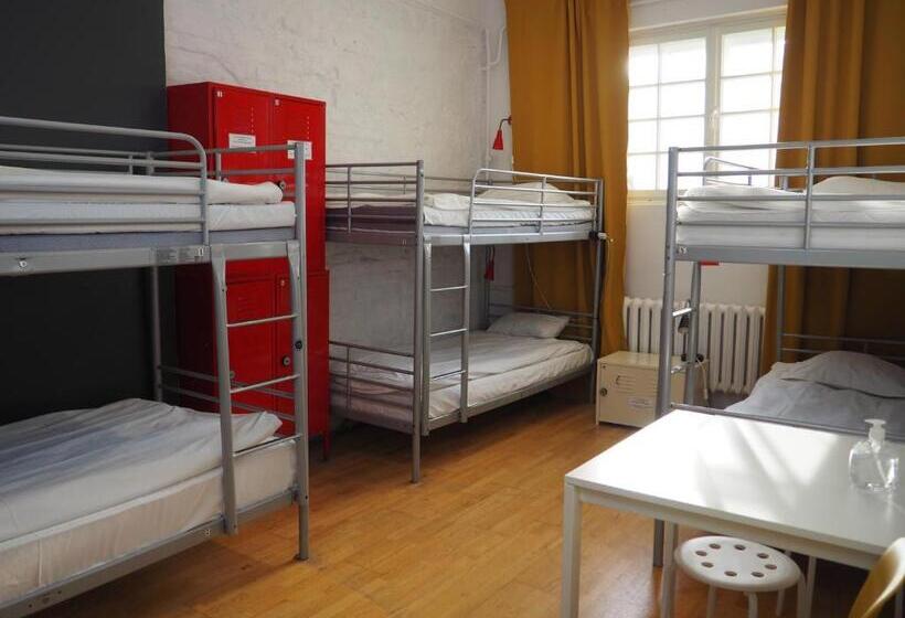 Cama em Quarto Compartilhado, New World St Hostel And Private Room