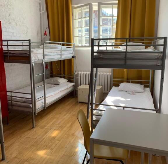Quarto quádruplo Económico Casa de banho partilhada, New World St Hostel And Private Room
