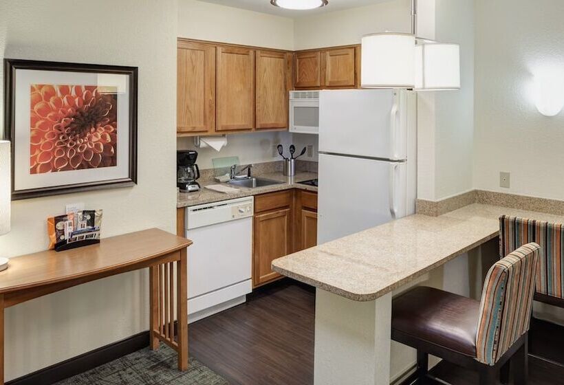 스위트, Staybridge Suites Jackson, An Ihg