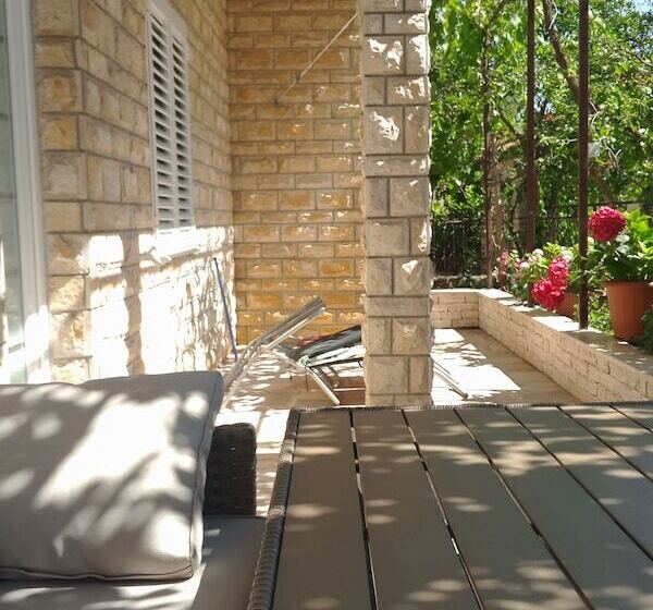 آپارتمان 1 خوابه همکف, Villa Roza