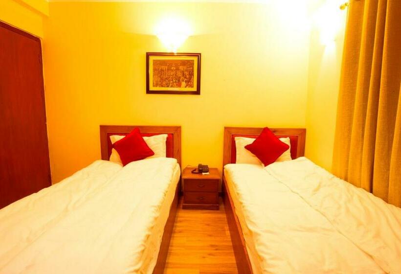 Deluxe Room, Royal Astoria Hotel