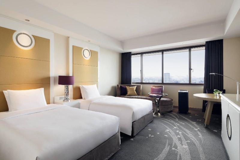 Standard Quadruple Room, Royal Astoria Hotel