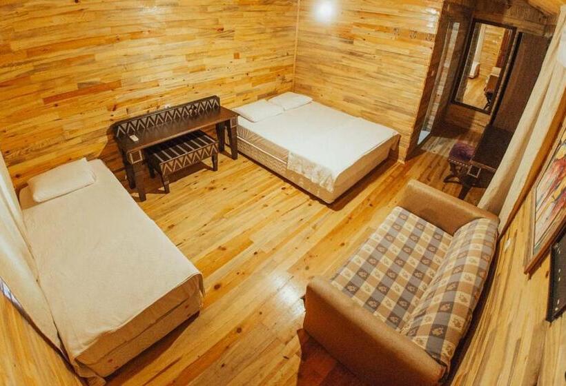بانگلوی استاندارد, Kadir S Top Tree Houses