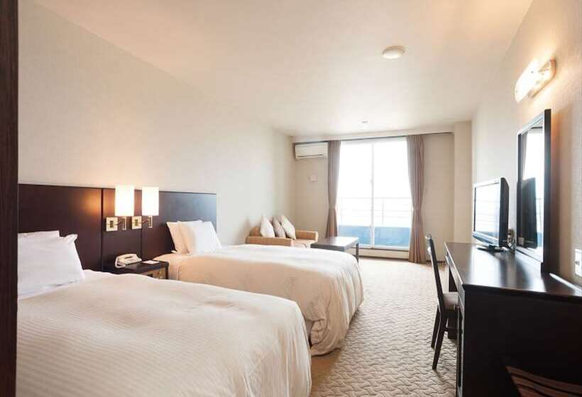 オーシャンビューのプレミアムルーム。, Cypress Resort Kumejima