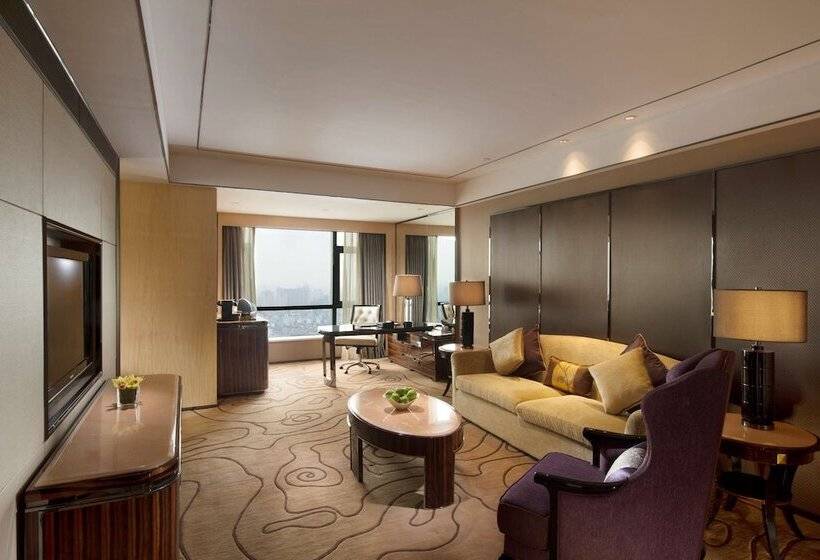 سوییت اجرایی, Hilton Zhongshan Downtown