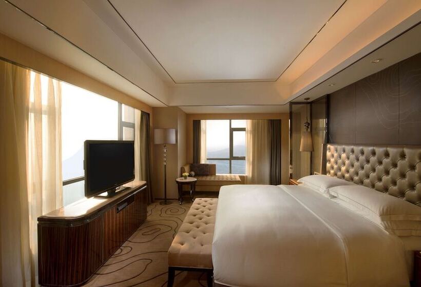 سوییت اجرایی, Hilton Zhongshan Downtown