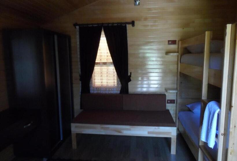 بنگله خانوادگی, Ugur Pansiyon Bungalows