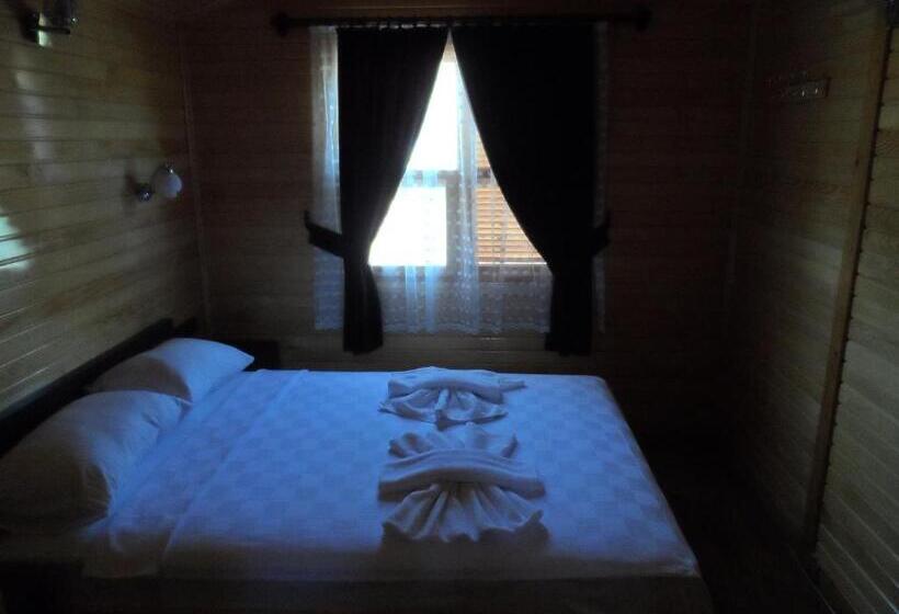 بنگله خانوادگی, Ugur Pansiyon Bungalows