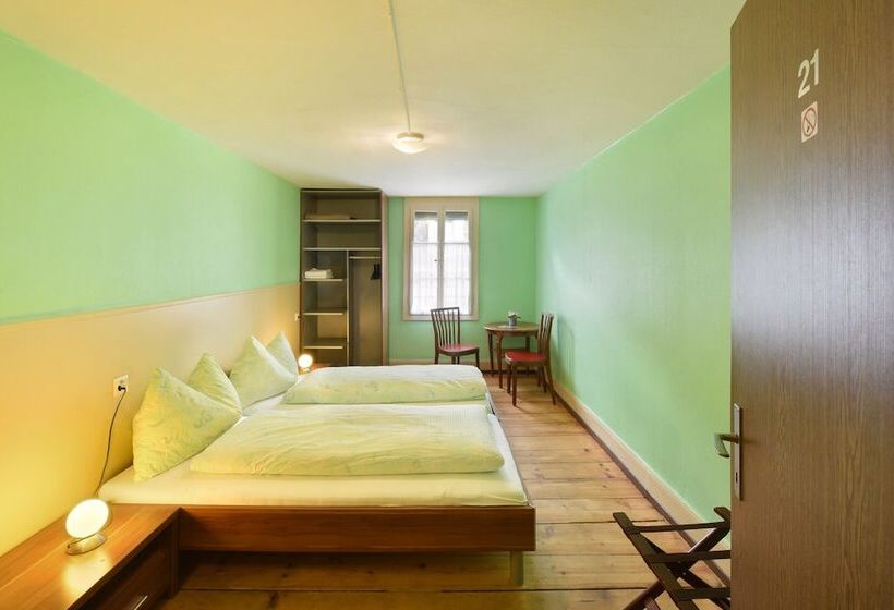اتاق استاندارد با سرویس بهداشتی مشترک, Budget Waldhotel Unspunnen