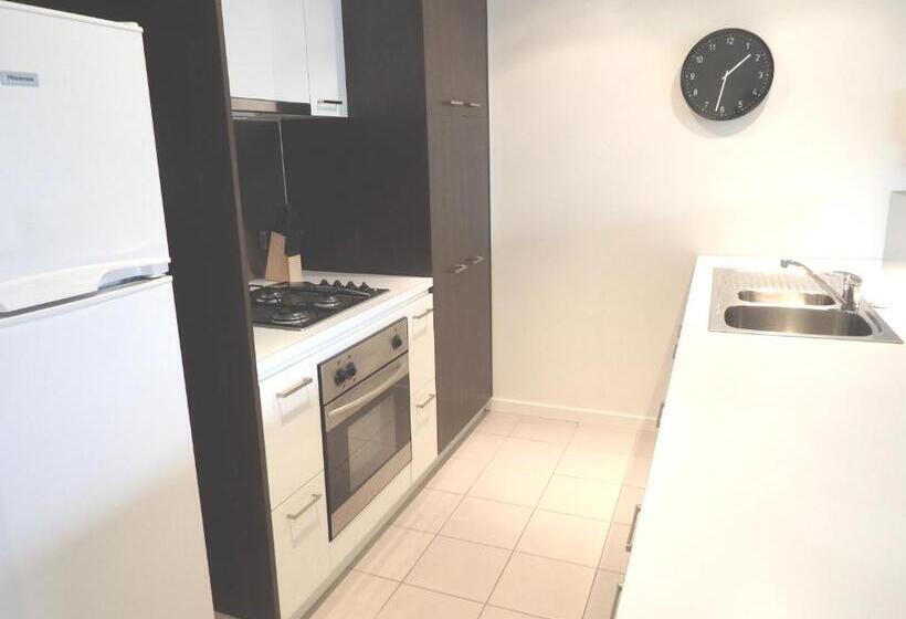 2 Bedroom Apartment with Views, Akom At Docklands