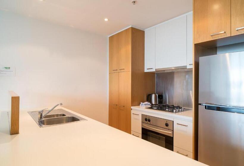 2 Bedroom Apartment with Views, Akom At Docklands