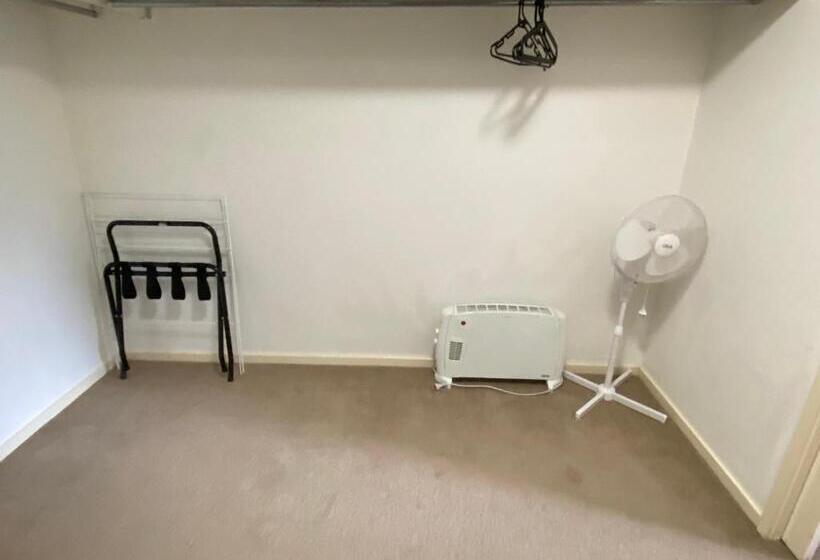 2 Bedroom Apartment with Views, Akom At Docklands