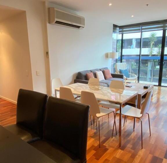 2 Bedroom Apartment with Views, Akom At Docklands