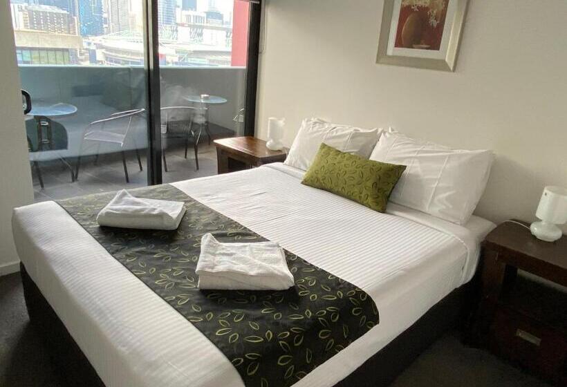 2 Bedroom Apartment with Views, Akom At Docklands