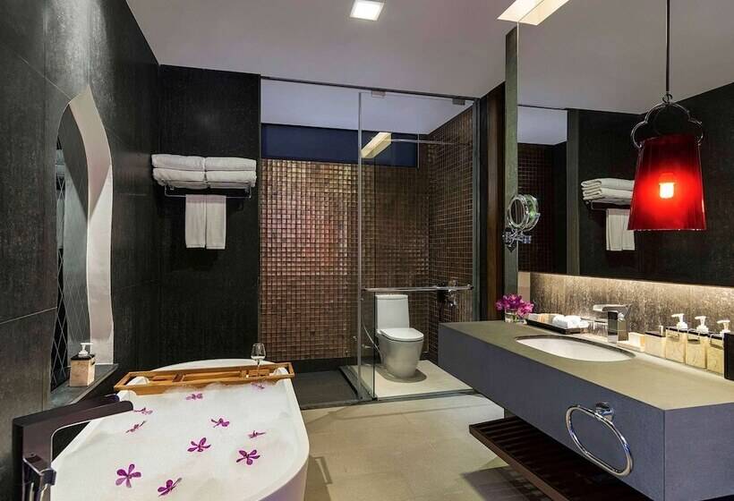 Люкс Deluxe Кровать Кинг, Avista Hideaway Phuket Patong   Mgallery