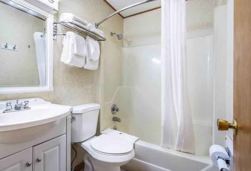 Люкс, Northway Inn Queensbury   Lake George