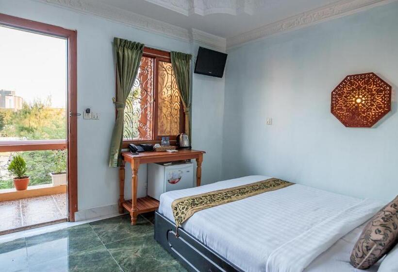 غرفة قياسية مزوَّدة بشُرفة, Rs Ii Guesthouse