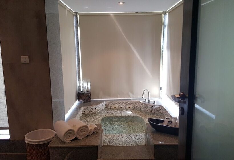 Люкс, The Lalit Resort & Spa Bekal