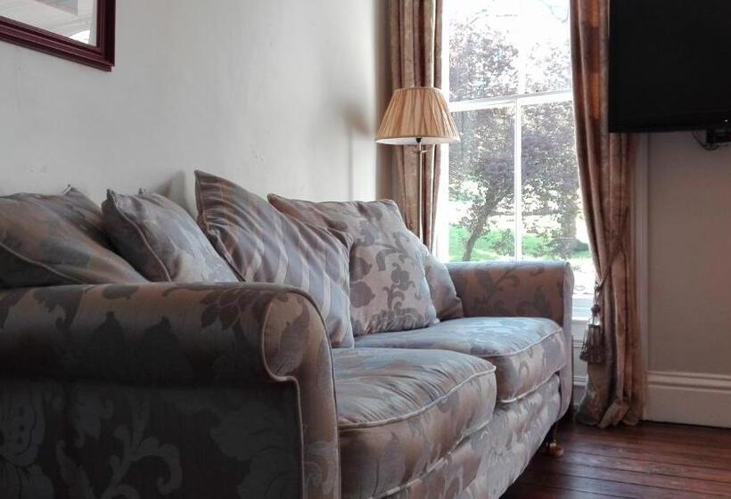 اتاق لوکس با تخت بزرگ, Broomfield House