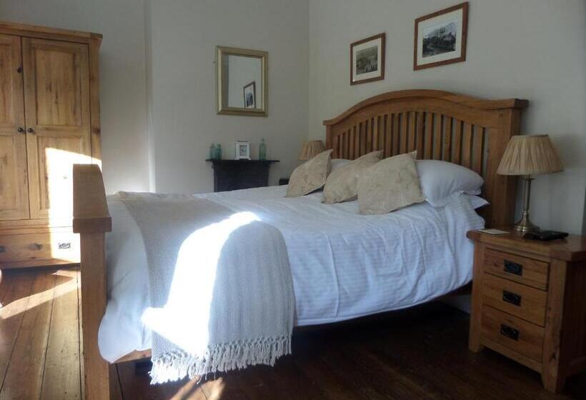 اتاق لوکس با تخت بزرگ, Broomfield House
