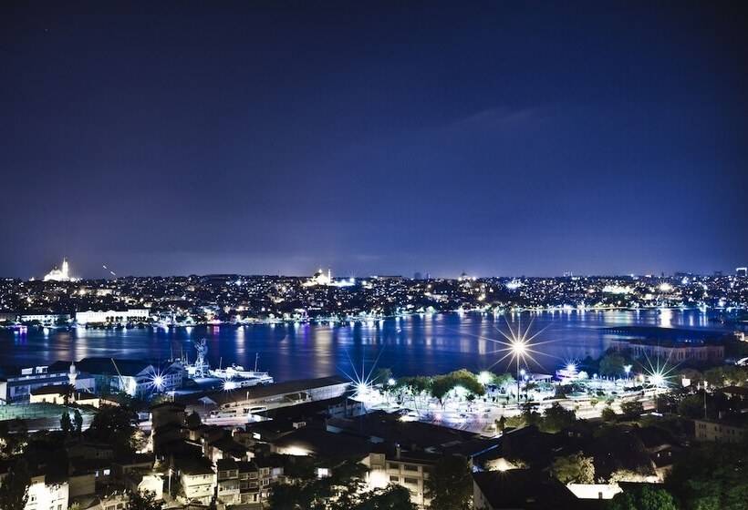 سوئیت با چشم‌انداز, Radisson Blu Hotel Istanbul Pera