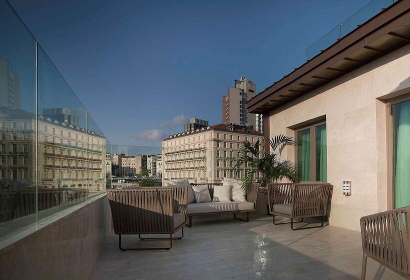 سوئیت با چشم‌انداز, Radisson Blu Hotel Istanbul Pera
