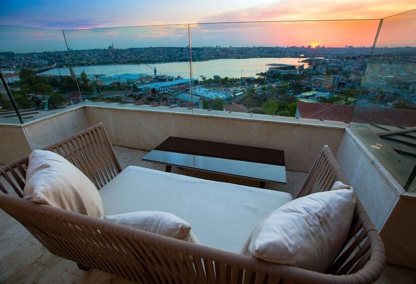 سوئیت با چشم‌انداز, Radisson Blu Hotel Istanbul Pera