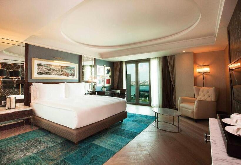 سوئیت جونیور با چشم‌انداز, Radisson Blu Hotel Istanbul Pera