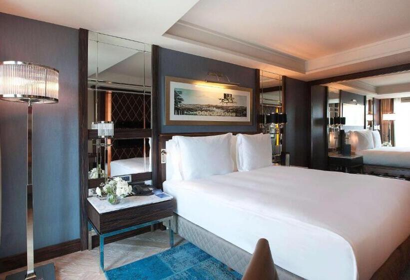 سوئیت جونیور با چشم‌انداز, Radisson Blu Hotel Istanbul Pera
