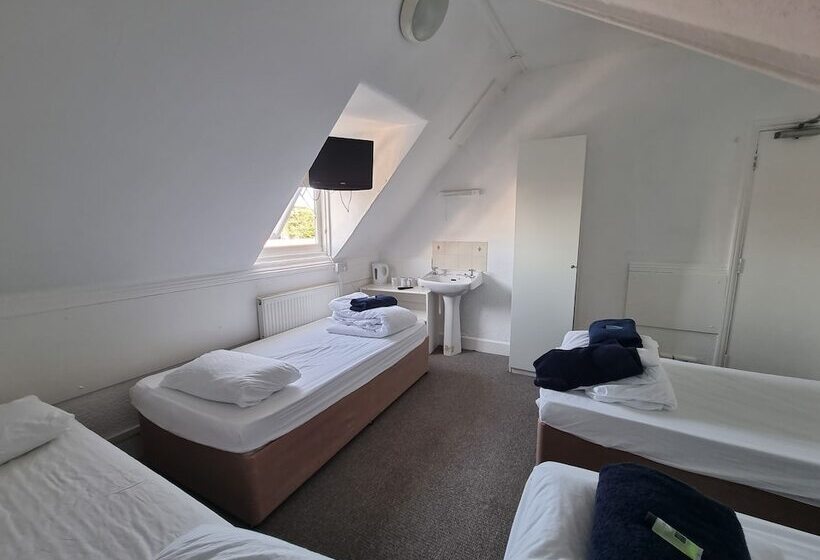 اتاق استاندارد چهارنفره با سرویس بهداشتی مشترک, The Lodge