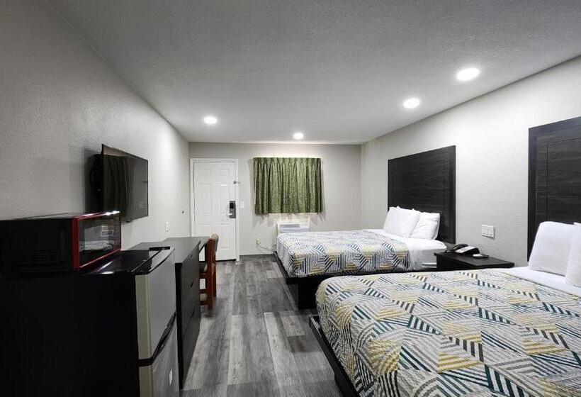 Четырехместный Номер Стандарт, Scottish Inn & Suites