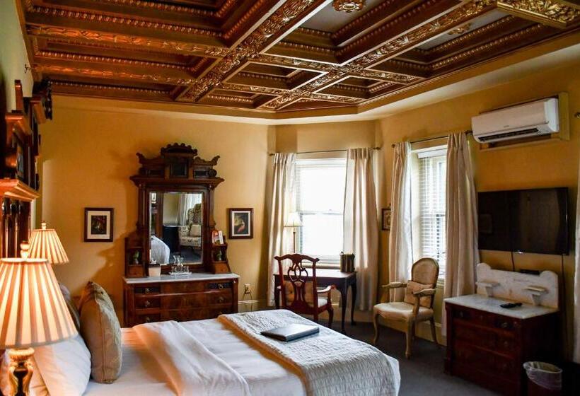 اتاق لوکس, The Sayre Mansion