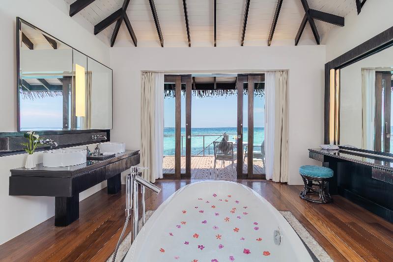 اتاق لوکس با چشم‌انداز دریا, Pullman Phuket Arcadia Naithon Beach