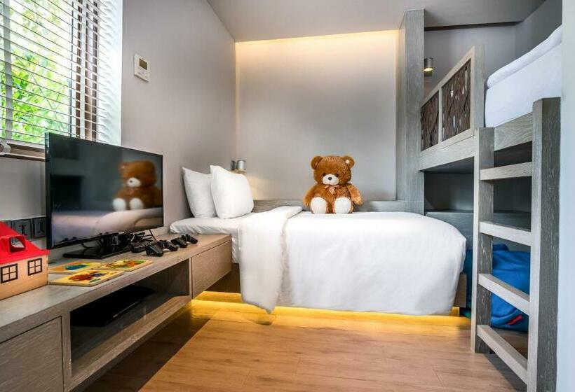 اتاق لوکس خانوادگی, Pullman Phuket Arcadia Naithon Beach