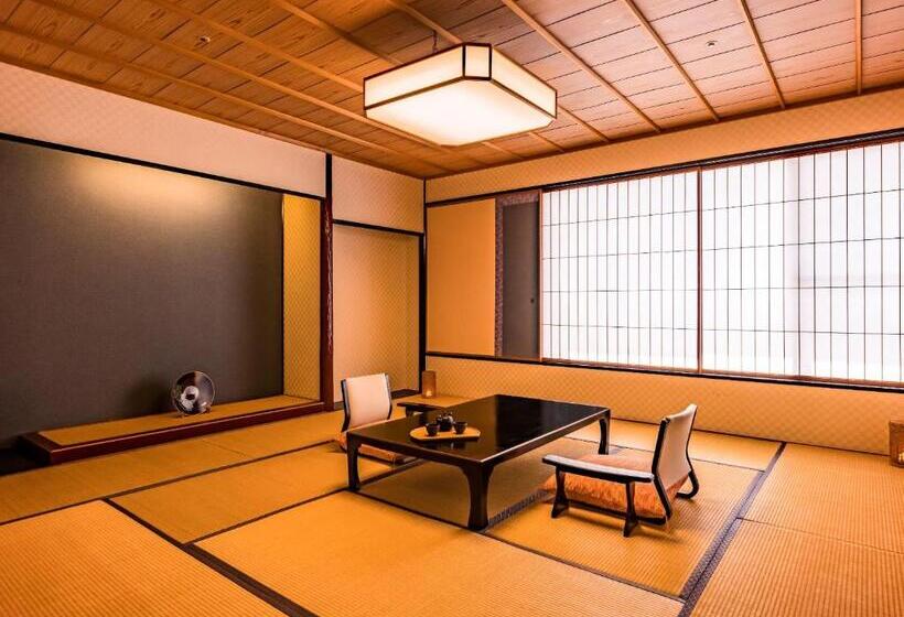 Номер Superior Вид на Город, Ooedo Onsen Monogatari Premium Saiki Bekkan