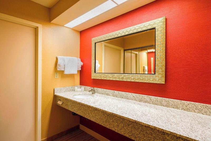 Люкс Кровать Кинг, Courtyard Wilmington Brandywine