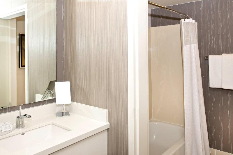 חדר סטנדרט עם מיטת קינג, Courtyard By Marriott Oakland Airport