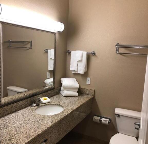 Номер Стандарт, Americas Best Value Inn   Gun Barrel City