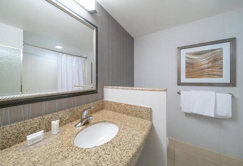 Номер Стандарт Адаптированный для Инвалидов, Courtyard By Marriott Salisbury
