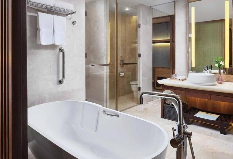 Семейный Номер Вид на Бассейн, Crowne Plaza Hailing Island, An Ihg