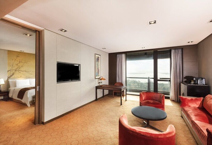 سوییت, Crowne Plaza Xuzhou Dalong Lake, An Ihg