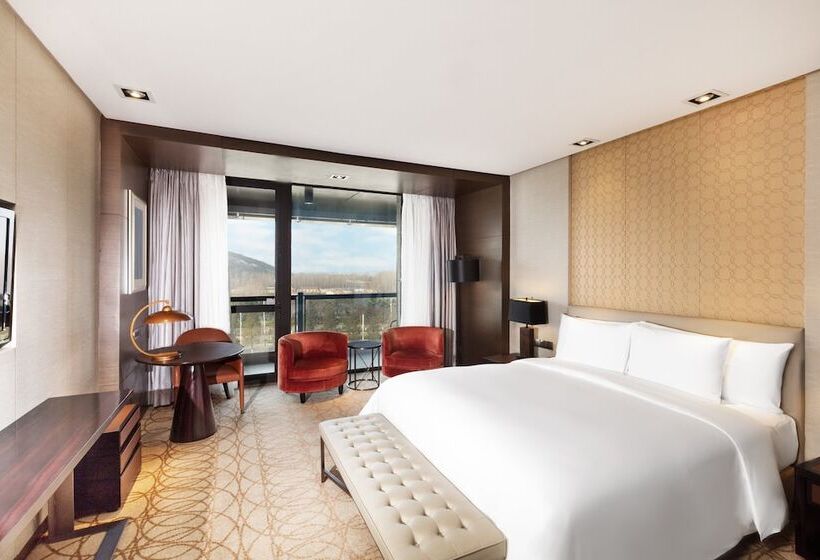 سوییت, Crowne Plaza Xuzhou Dalong Lake, An Ihg