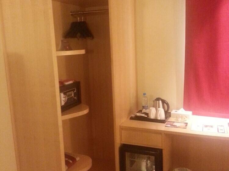 Номер Стандарт, Ibis Riyadh Olaya Street
