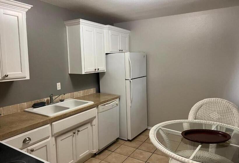 Люкс Кровать Кинг, Ozark Inn & Suites