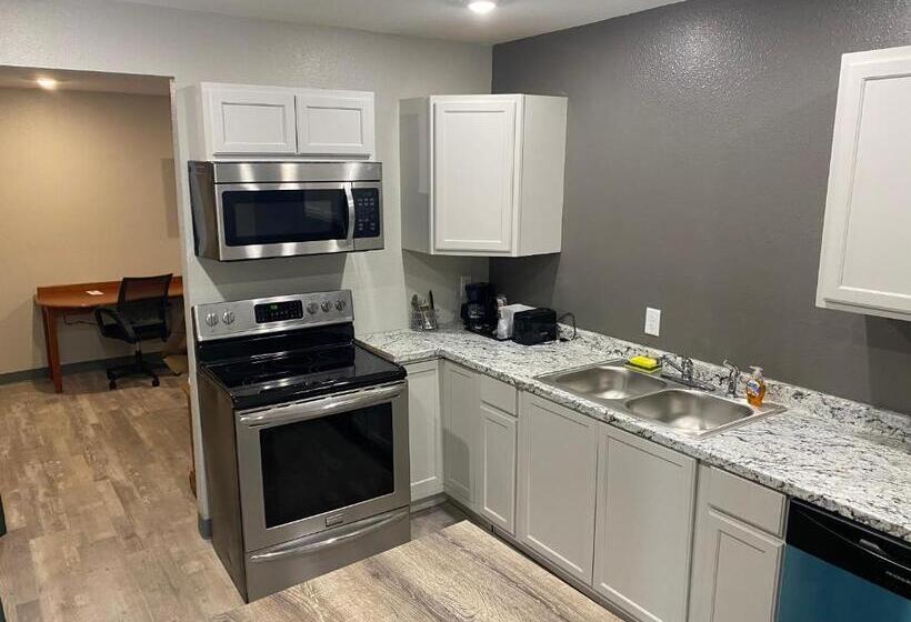 Люкс Superior, Ozark Inn & Suites