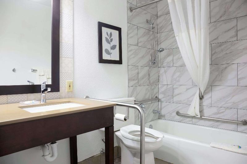 Люкс Кровать Кинг, Country Inn & Suites By Radisson, Sparta, Wi