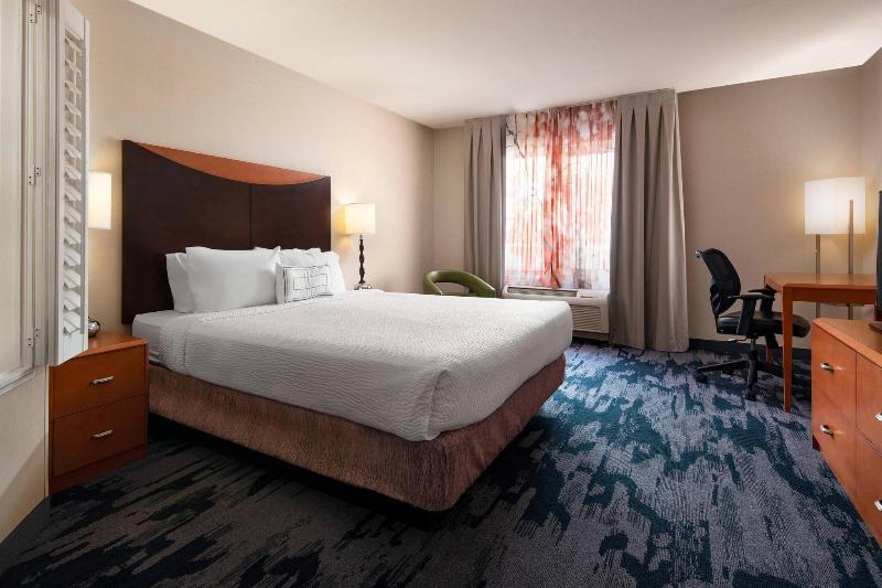 스위트 킹사이즈 침대, Fairfield Inn & Suites Redding