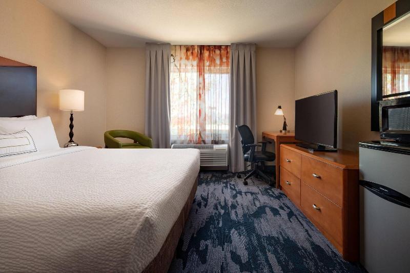 스탠다드 룸 킹사이즈 침대, Fairfield Inn & Suites Redding