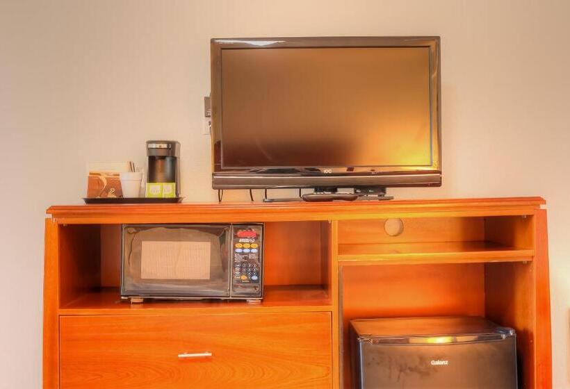 Стандартный Номер Кровать Кинг, Knights Inn Newport